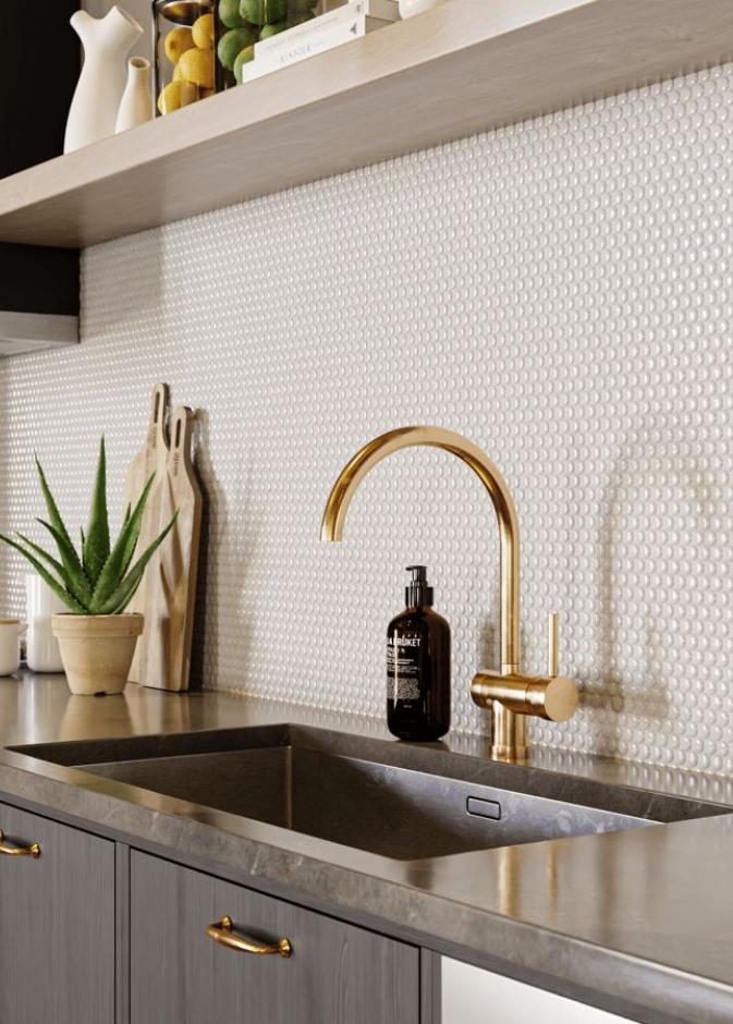 يتميز بلاط البنس بتوفره في مجموعة واسعة من الخامات