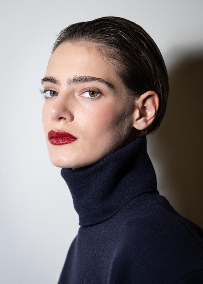 ألوان أحمر شفاه قوي ومشرق من دار Burc Akyol