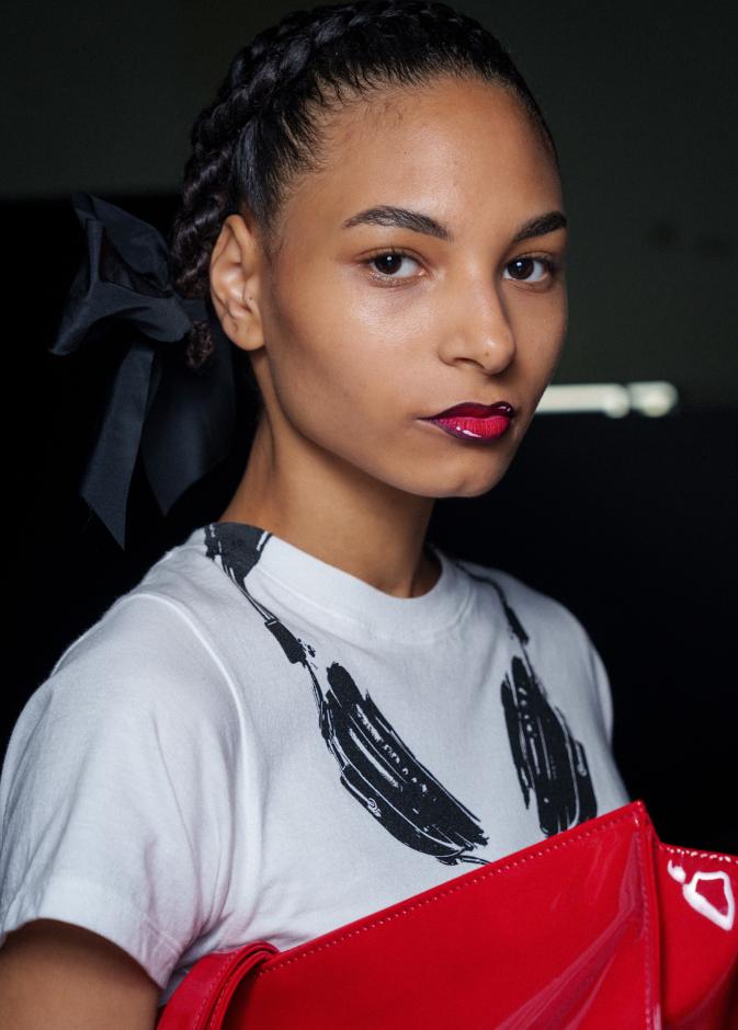 ألوان الشفاه الحمراء الاومبريه مع الكونتور من دار Vaquera