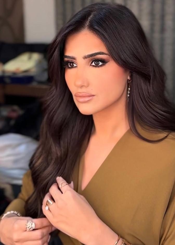 تحرص مي عمر على إزاله المكياج وتنظيف البشرة باستمرار