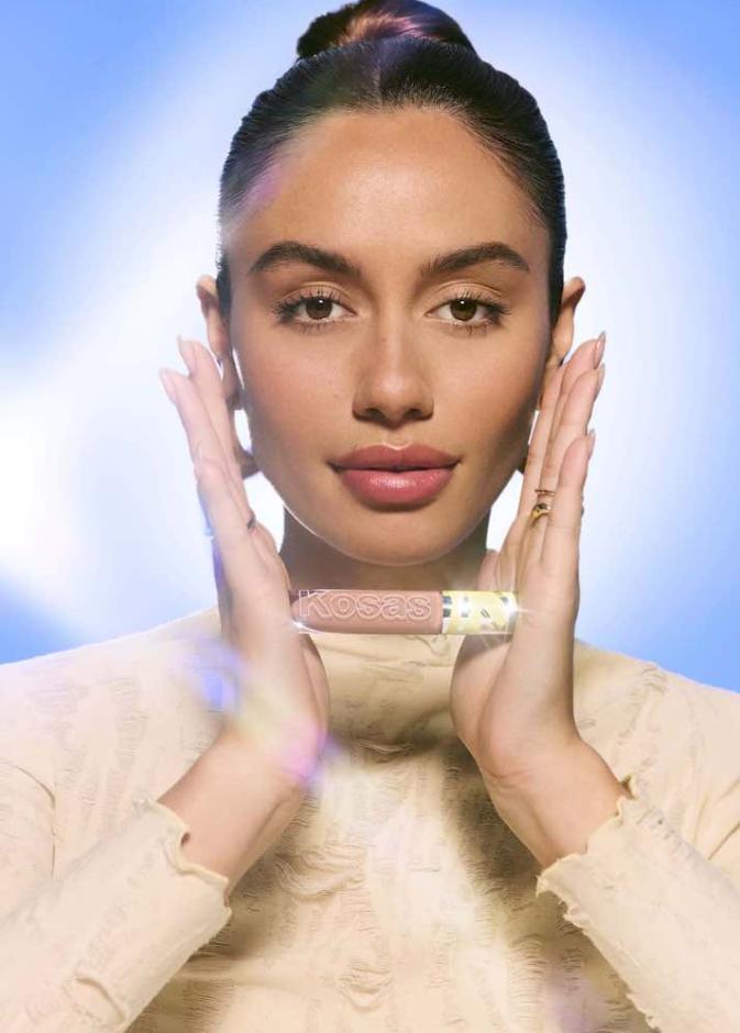 يكشف مستحضر ريفيلر إكسترا برايت من كوساس عن مفهوم جديد لمساحيق الكونسيلر