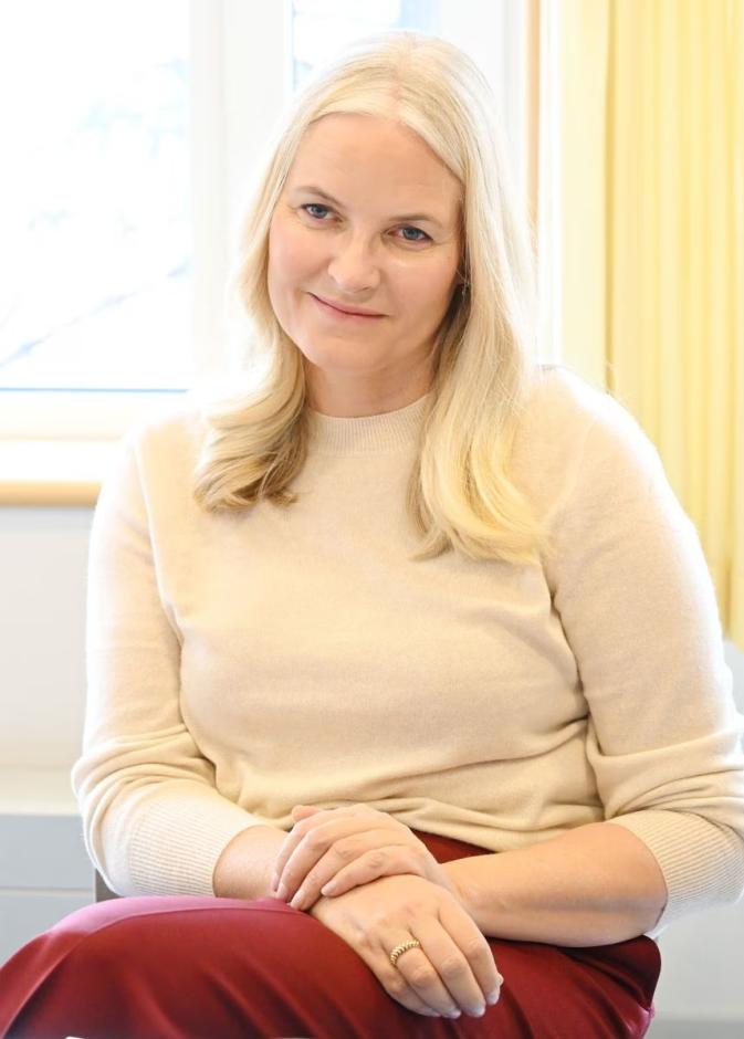 استعدادات الأميرة ميت ماريت لتدخل جراحي حرج