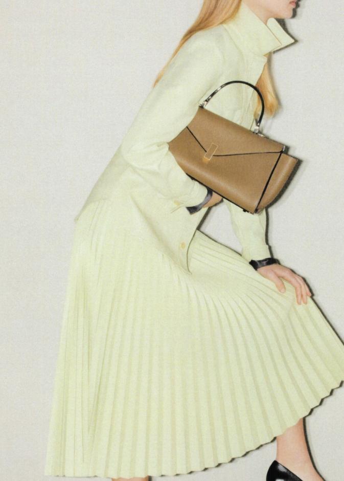 ‏ فاليكسترا تطلق "إيسايد إديتور" ‏