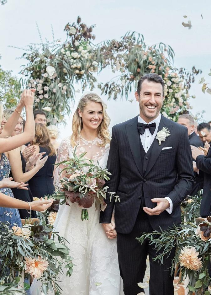 أشهر إطلالات زفاف عارضات الأزياء في حفلات زفافهن الحقيقية