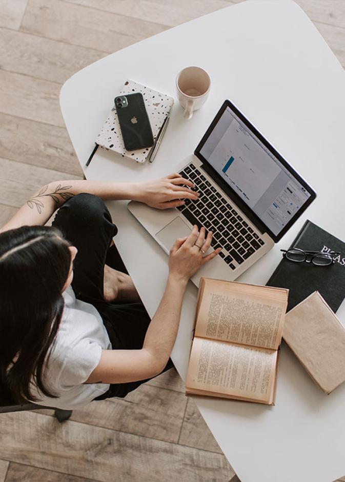 8  أفكار حول كيفية العمل من المنزل