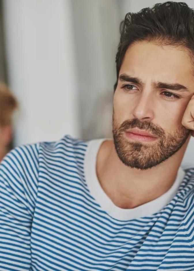 رجل برج الأسد يتجاهلك؟ إليكِ أسرار استعادة اهتمامه بذكاء