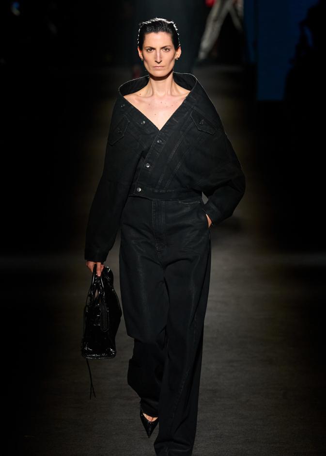 حين يتشكل الضوء داخل الظلال في مجموعة Balenciaga خريف وشتاء 2026 للملابس الجاهزة