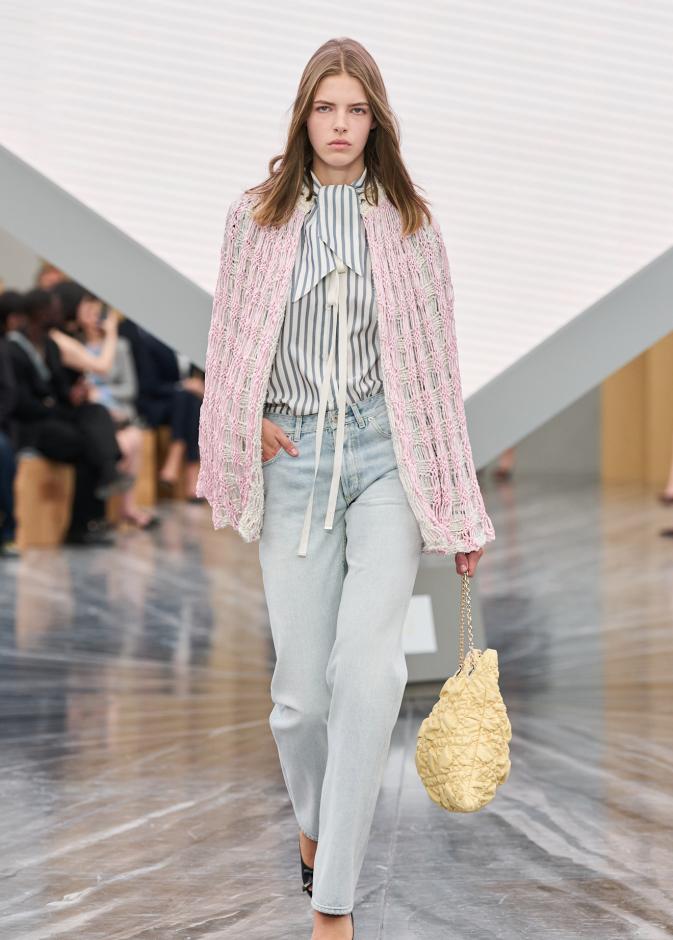 إطلالة مميزة ومريحة ليوم عيد مع العائلة من Christian Dior