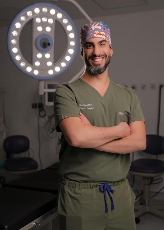 خاص لـ"هي": د. عبدالعزيز أبا الخيل يوضح كل ما يجب معرفته عن عمليات Mommy Makeover  