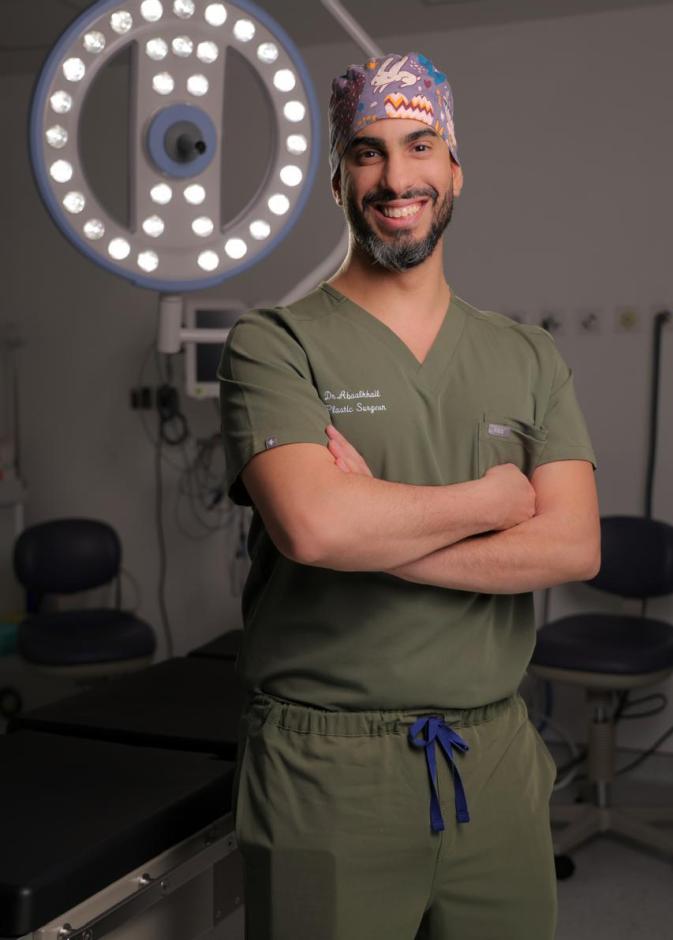 خاص لـ"هي": د. عبدالعزيز أبا الخيل يوضح كل ما يجب معرفته عن عمليات Mommy Makeover  