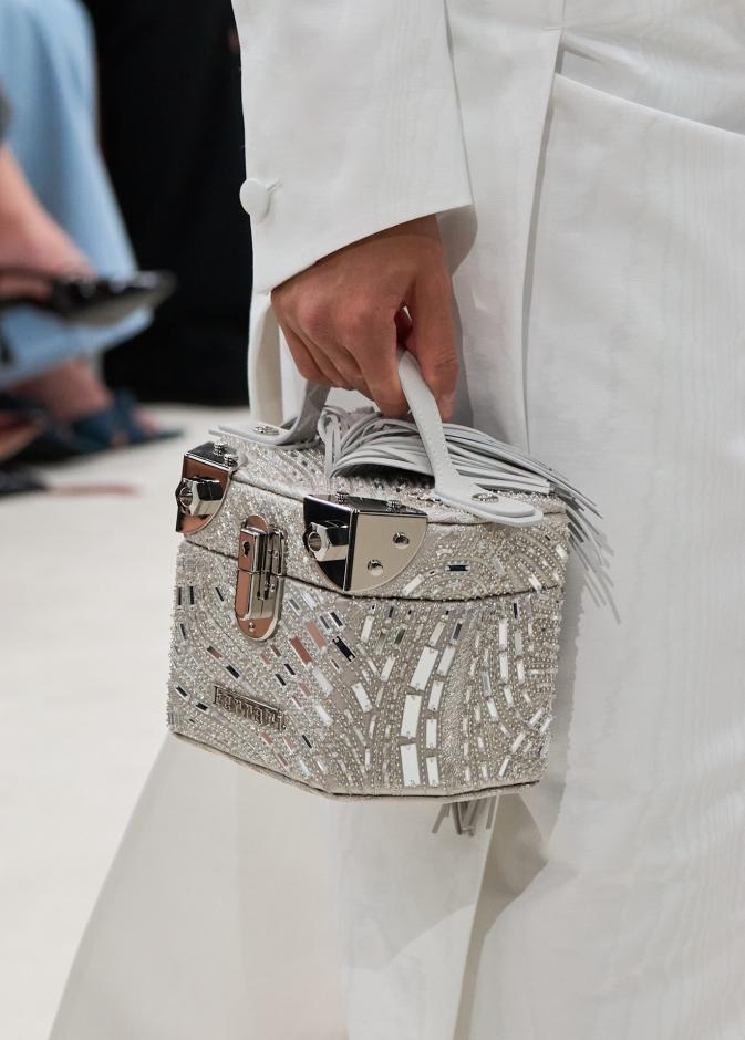 حقيبة مميزة بتصميمها من Ferrari 