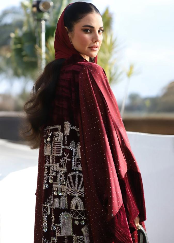 درة بعباية لافتة بمسلسل "علي كلاي"