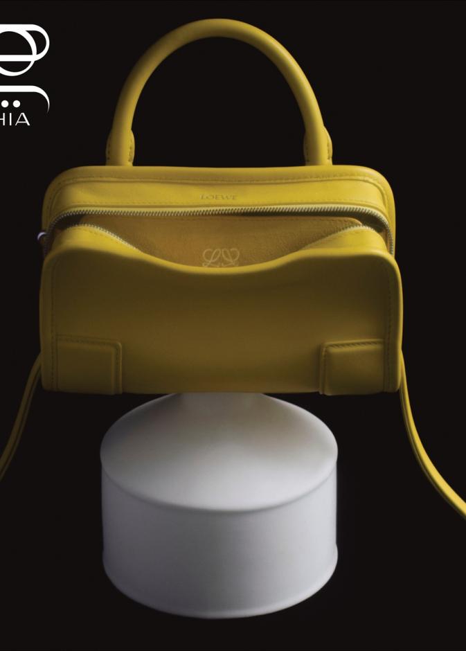 حقائب LOEWE بيان لوني استثنائي في جلسة تصويرية خاصة بـ"هي" 