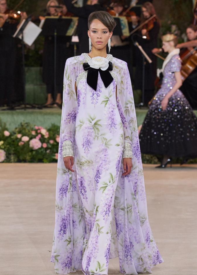 الفساتين المطبعة بالورود والمحتشمة عنوان أساسي لأناقتك في عيد الفطر