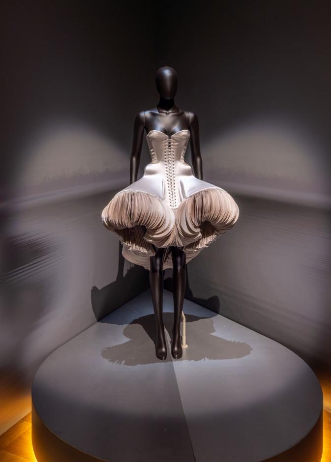 متحف فيكتوريا وألبرت يحتفي بعبقرية سكياباريللي‏