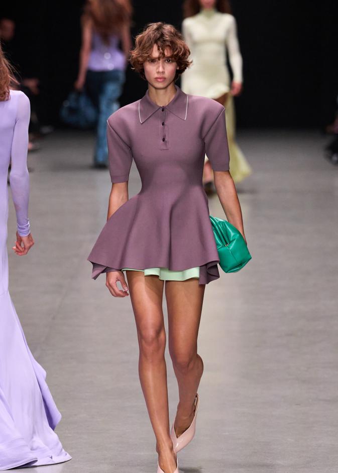 الفساتين الميدي القصيرة في ربيع وصيف 2026