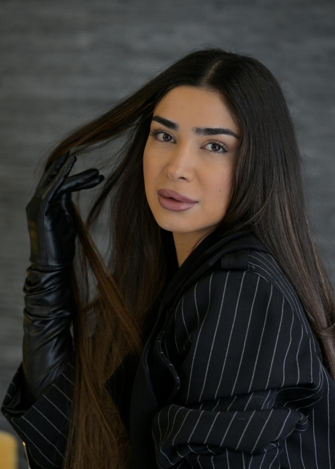 خاص "هي": تيا ديب بين إرث الأم واستقلالية الإبداع.. رحلة ابنة نوال الزغبي في عالم الموضة