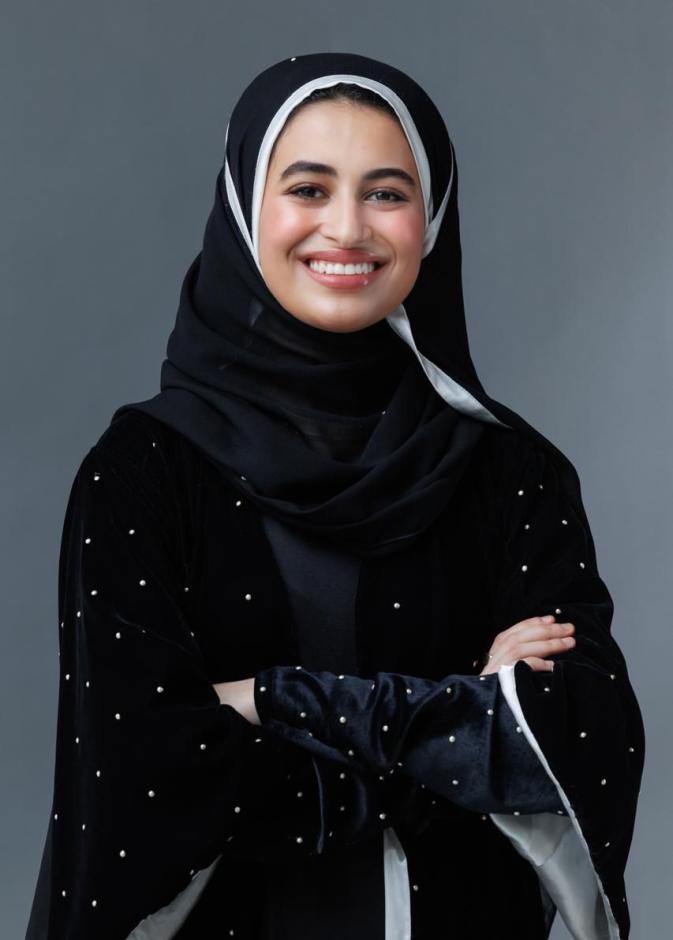 خاص لـ"هي": المستشارة الفنية سارة البيز… من جمع الأعمال الفنية إلى بناء محفظة ثقافية