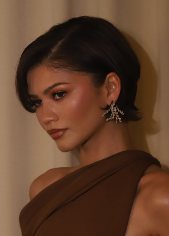 من بيلا حديد إلى زيندايا: Prada Beauty ترسم ملامح الجمال في الأوسكار