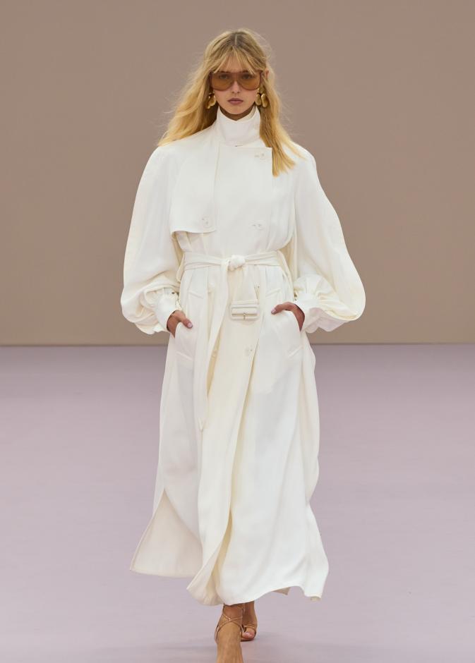 تألقي بالفستان الأبيض من تصميم Zimmermann 