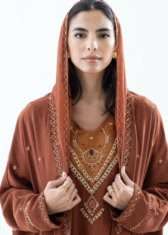 دليل "هي"...ألوان عيد 2026: من الأخضر الزمردي إلى الوردي الفاتح