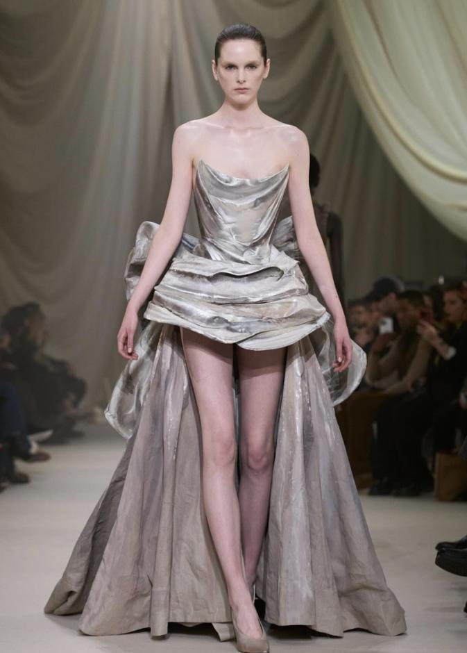 فستان كوتور من مجموعة Ashi Studio