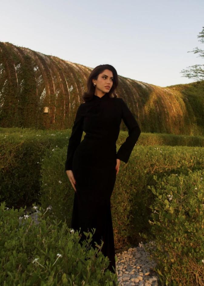 نجمات سعوديات يسلطن الضوء على المصممين السعوديين