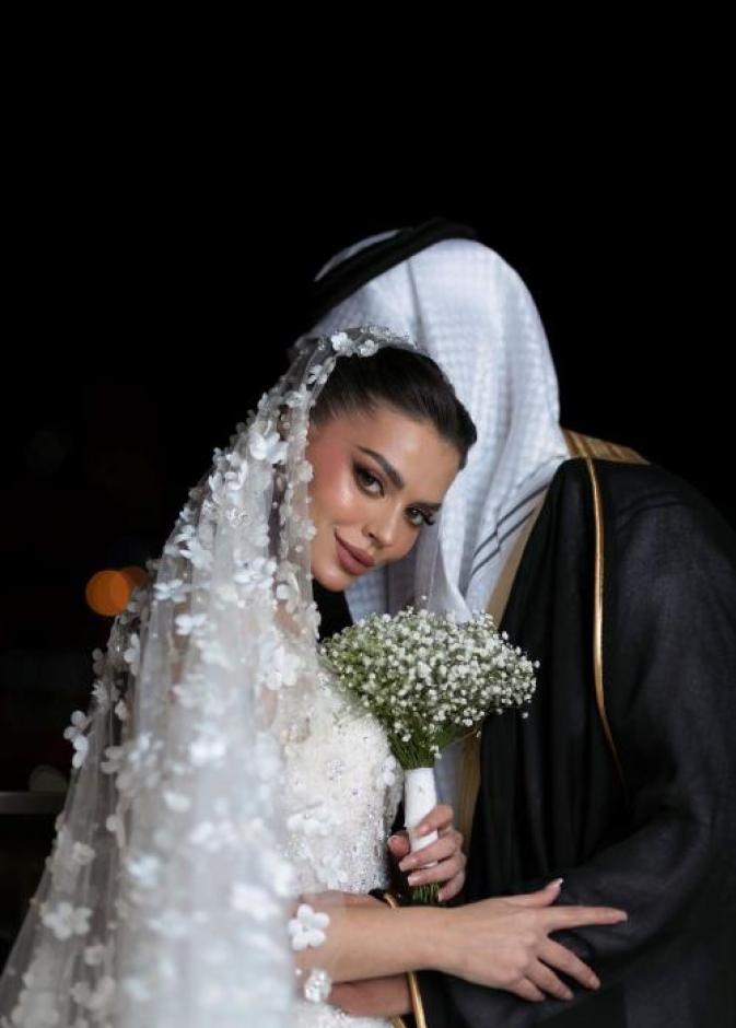 لقطة لعروسين من مصورة الاعراس السعودية أماني الباسل