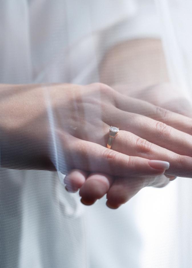 أخطاء إتيكيت شائعة ترتكبها والدة العروس يوم الزفاف وكيفية تجنبها بأناقة