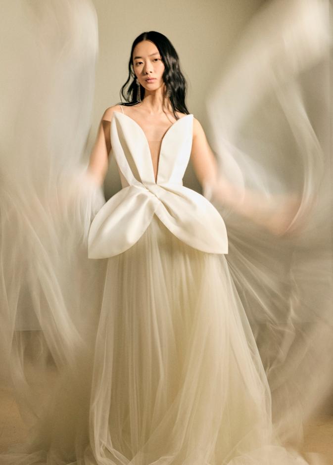 فساتين الزفاف المؤلفة من قطعتين في 2026… صيحة التعبير الحر وأناقة التحوّل