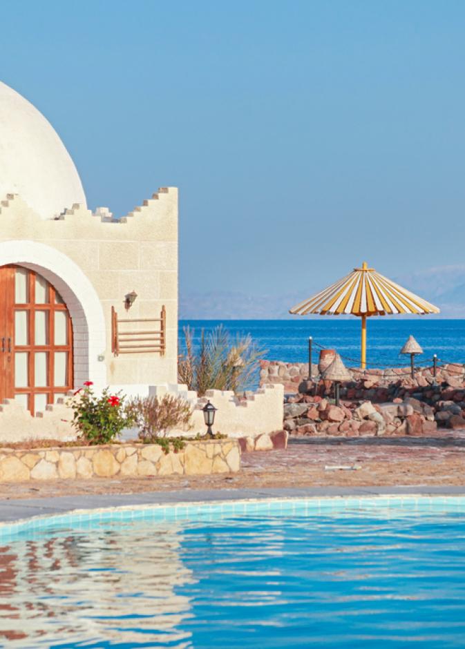 اكتشفي كنوز الاستجمام الساحرة على شواطئ المتوسط وساحل الصحراء الكبرى