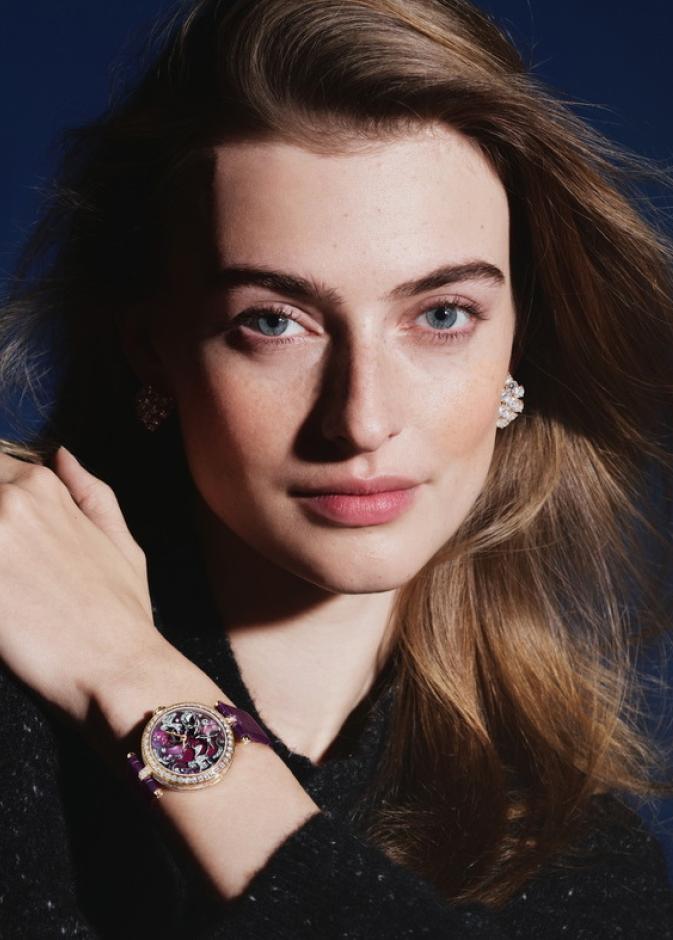 ساعات فان كليف أند آربلز: رحلة إبداع سماوي بين النجوم والوقت