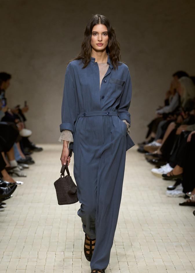 إطلالة نهارية من ‏Emporio Armani