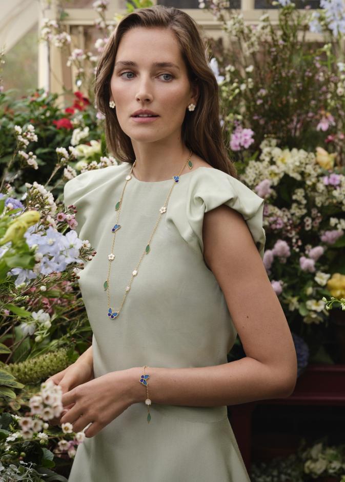 ارتبطت الفراشة بتقنية Mystery Set الشهيرة، التي ابتكرتها الدار عام 1933