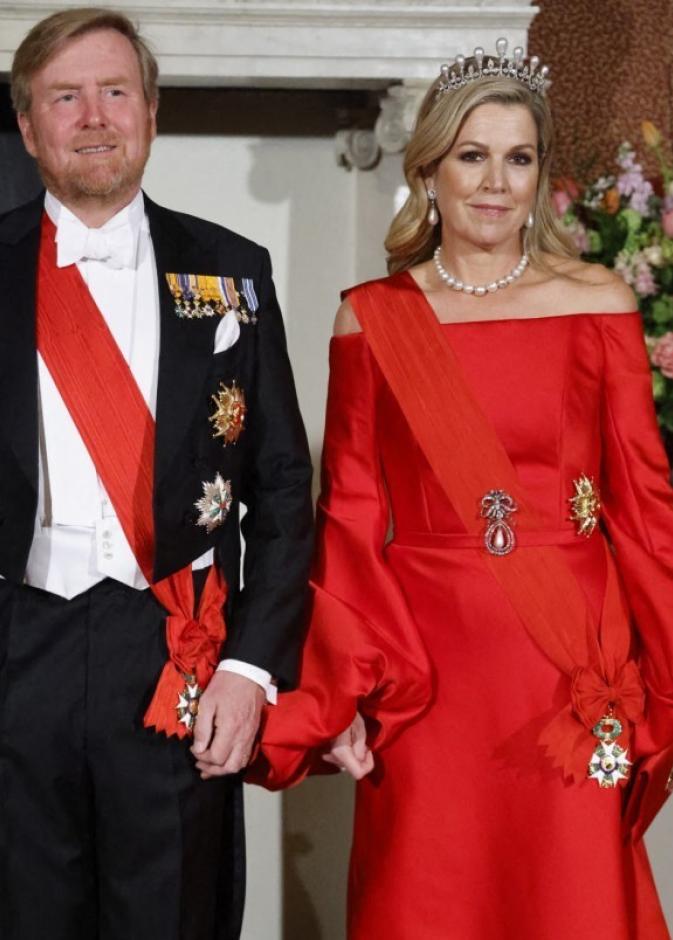 الأحجار الكريمة في تاج الزمرد للملكة ماكسيما فخامة إمبراطورية