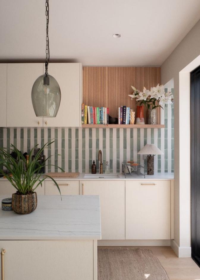 التصاميم المستوحاة من الأقمشة والأنسجة من أبرز اتجاهات البلاط للمطبخ في 2026