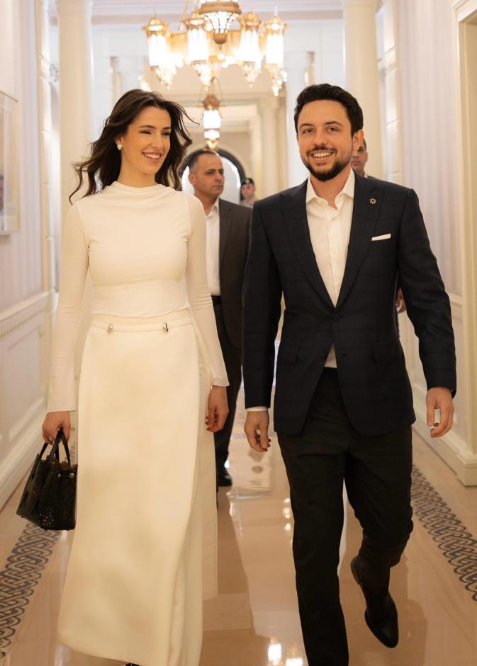 الرقي والإحتشام في إطلالات الأميرة رجوة باللون الأبيض