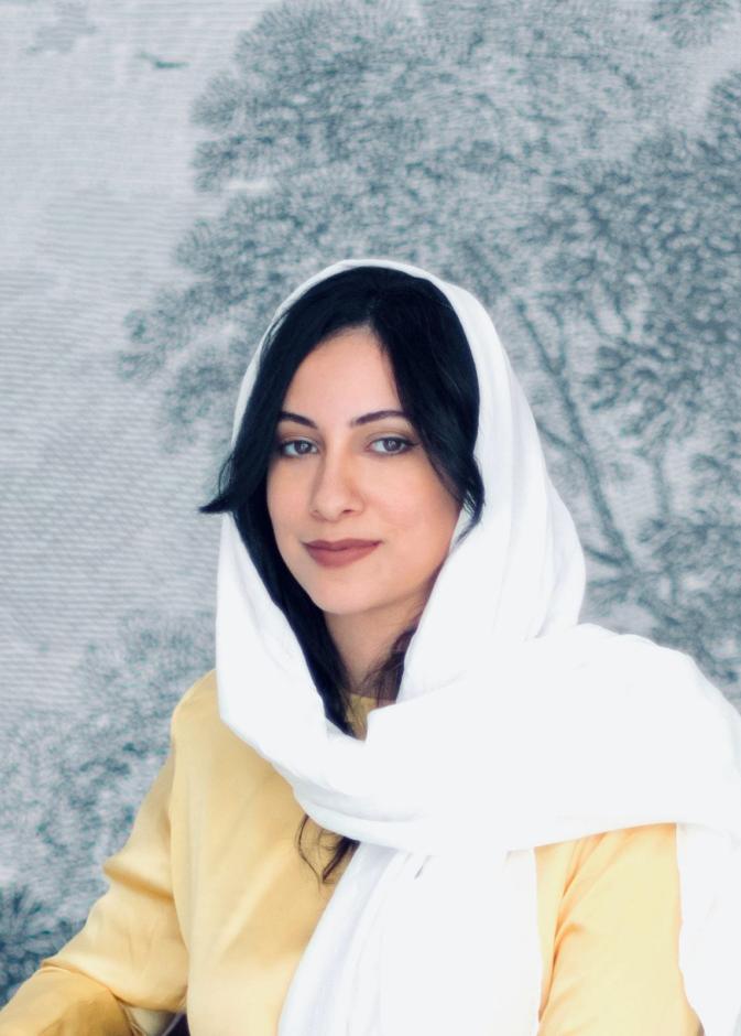 "مهد الأسطورة".. سارة العبدلي تعيد تشكيل روح جدة في معرض استثنائي مع حافظ جاليري