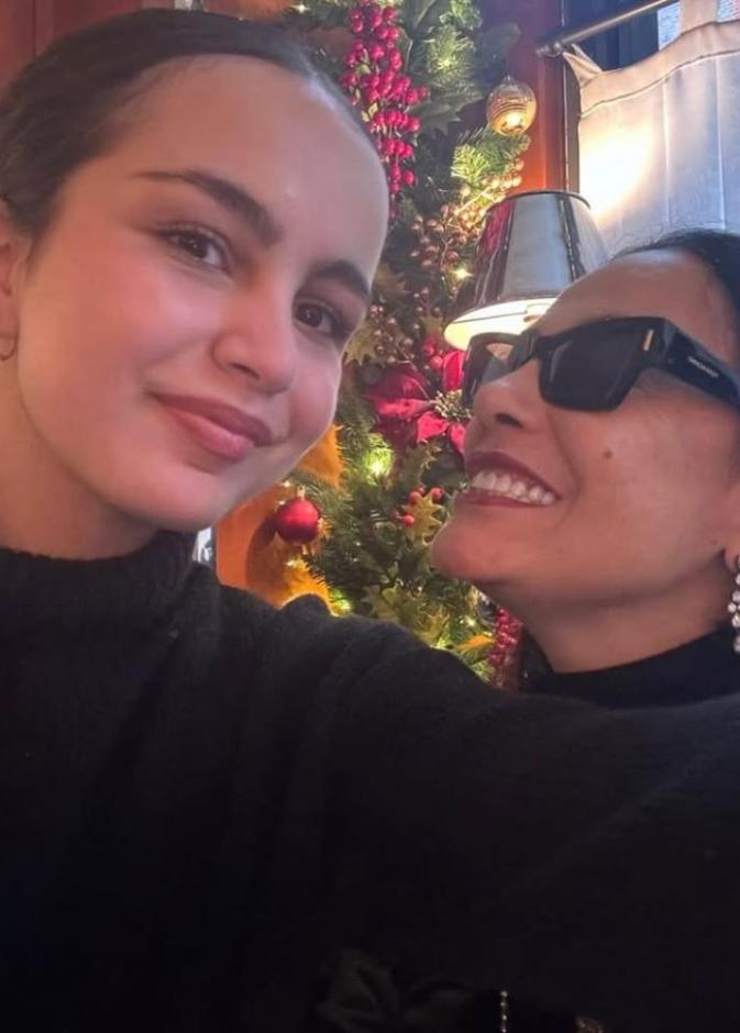 تاليا الخواجة مع والدتها الفنانة شريهان