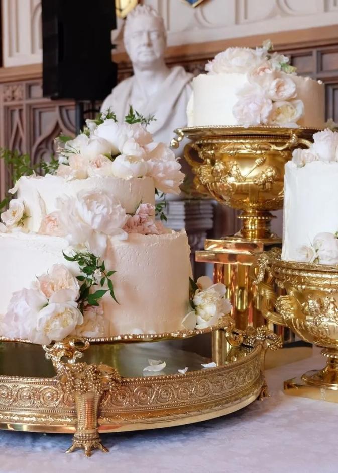 تقليد كعكات الزفاف بنكهة الفاكهة