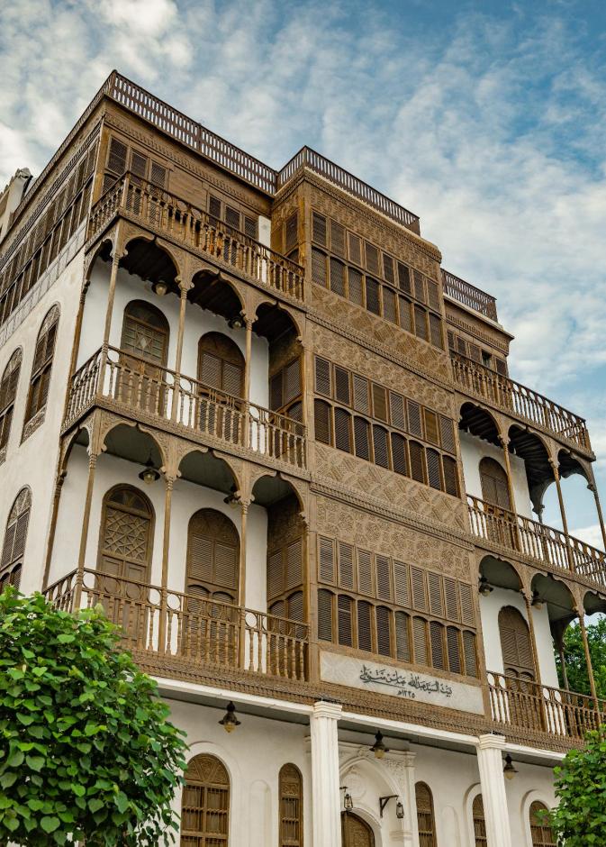 بين الرواشين الساحرة وبيوت الحكايات… رحلة بنكهة الزمن الجميل في جدة التاريخية