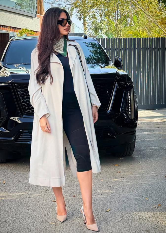 درة ببنطال قصير باللون الأسود 