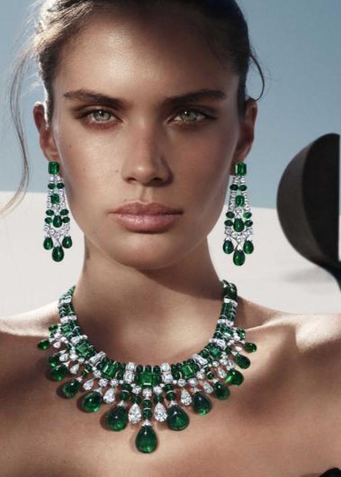 دليل كامل لأبرز الأحجار الكريمة ودلالاتها الروحية والعاطفية