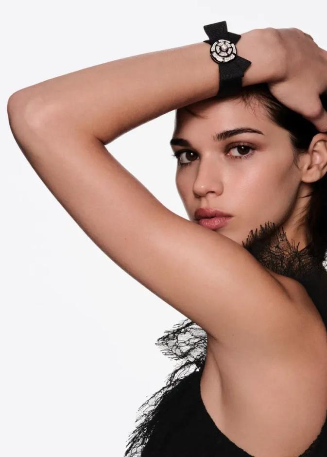 ساعة NOEUD DE CAMÉLIA CUFF