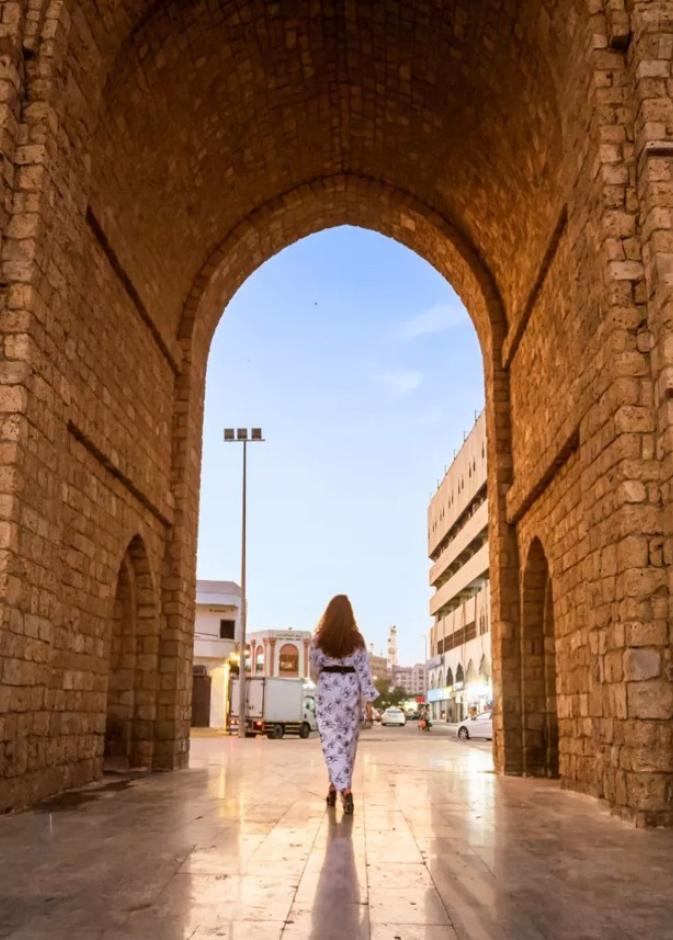 رحلة في أسواق الزمن الجميل بالمملكة… من سوق الديرة إلى سوق القيصرية