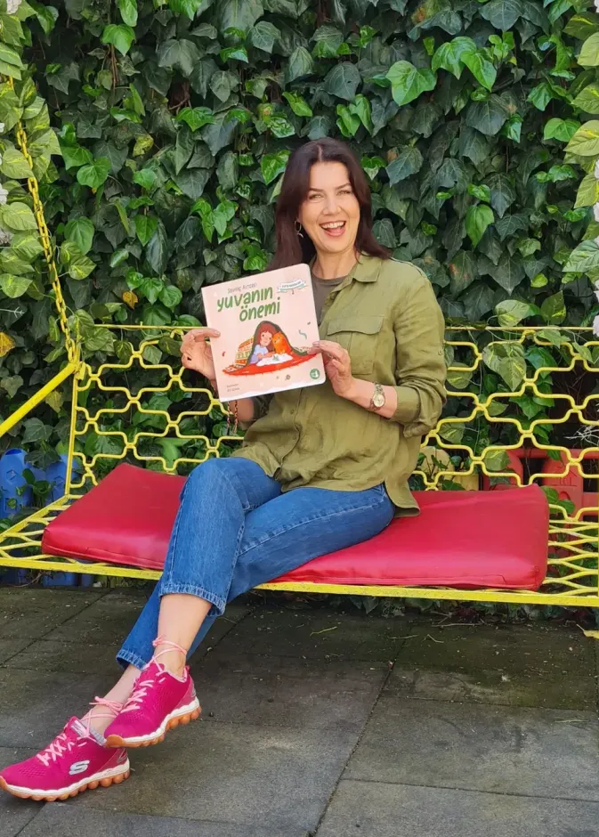 سيفينش غورسين أكيلدز Sevinç Kıranlı 