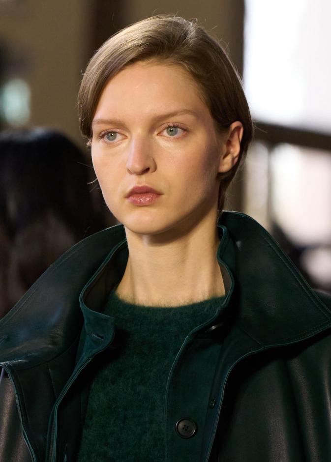 انهّي معاناتكِ مع المسام الواسعة والبشرة الباهتة باتباع خطوات بسيطة تُعيد توازنها