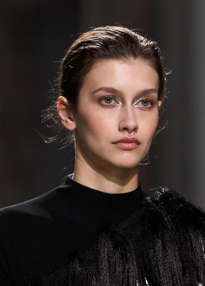 دليلكِ الشامل عبر هي للتخلص من ترهل البشرة في سن مبكر.. لا يفوتكِ