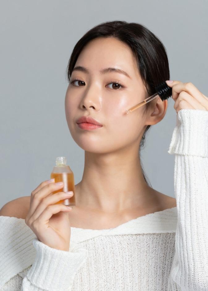 عند تدليك الوجه بزيت الحلبة يساهم في تنشط الدورة الدموية