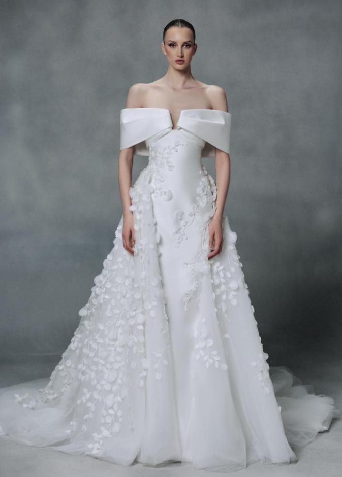 فستان زفاف بأناقة الساتان